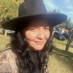 Meet your Posher, Lina